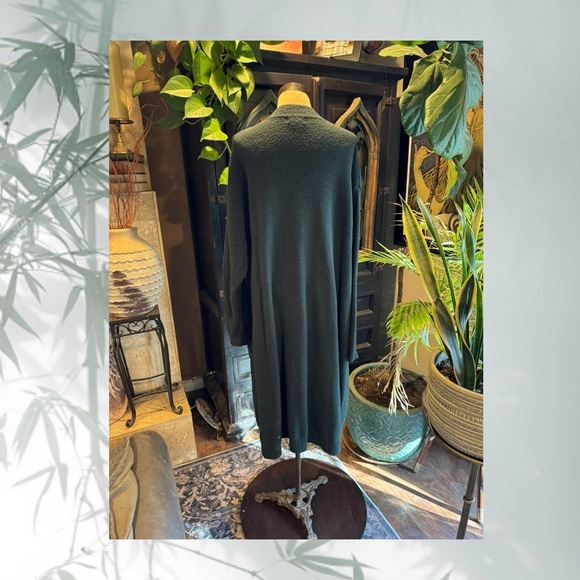 Ava & Viv Plus Size Boucle Hunter Green Button Down Duster Cardigan Sweater - Picture 4 of 11